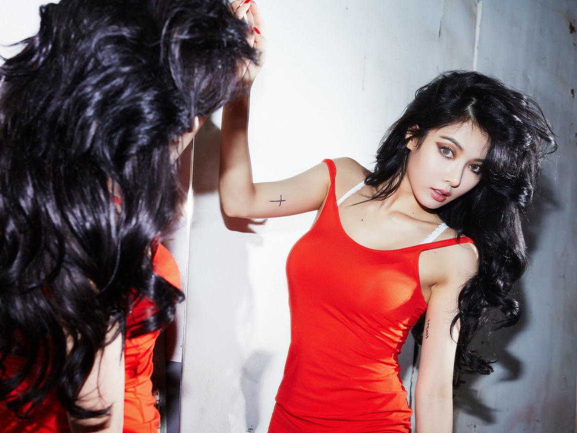 Певица из Кореи Хёна