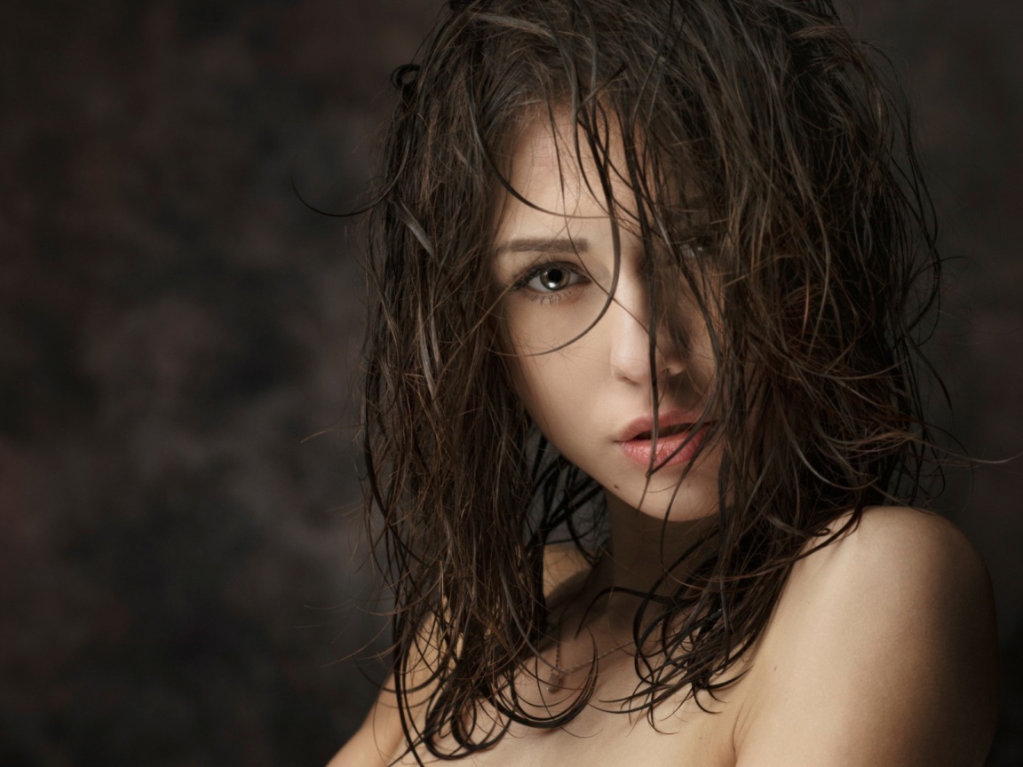 Девушка с мокрыми волосами Екатерина Тимохина