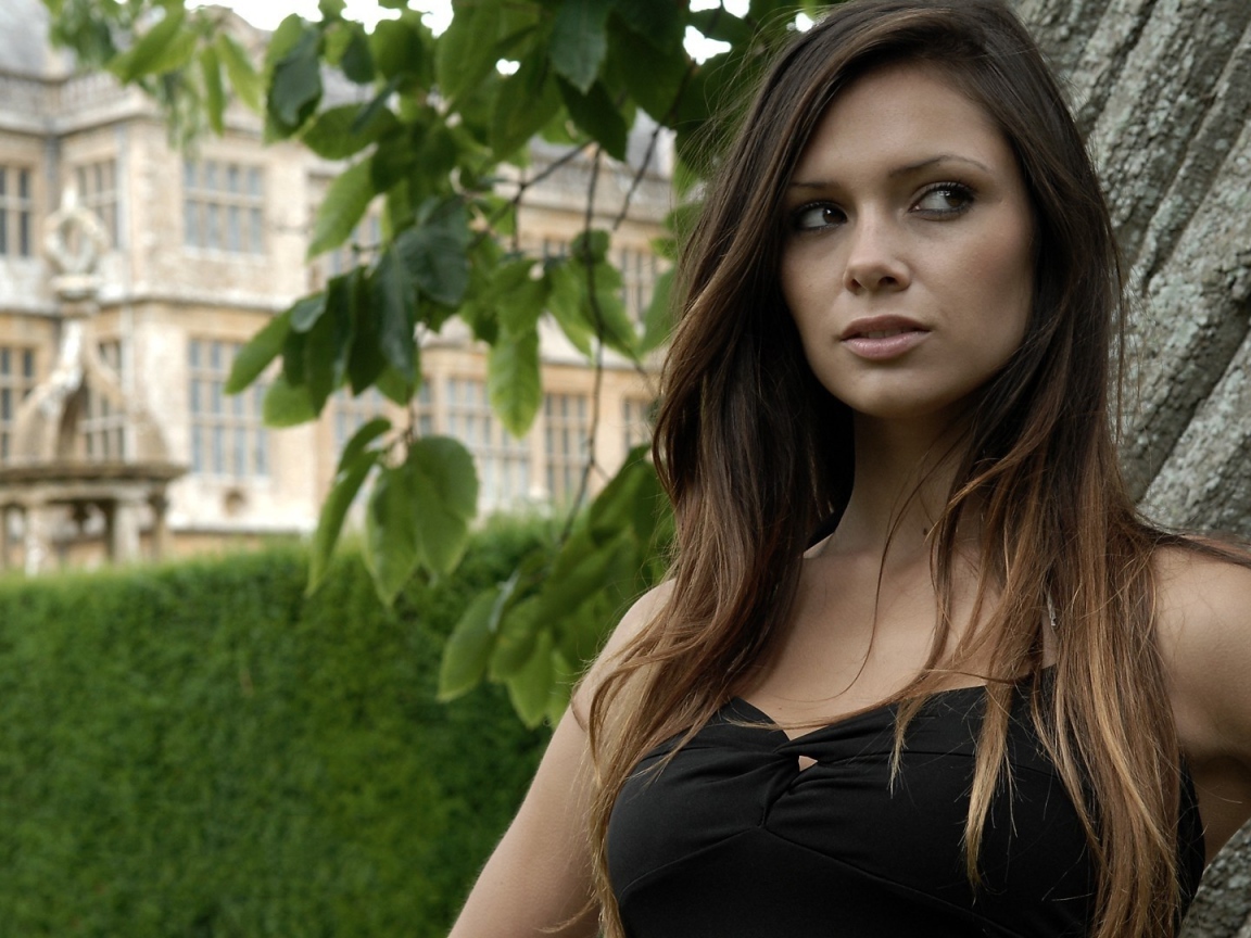 Длинноволосая модель Louisa Marie