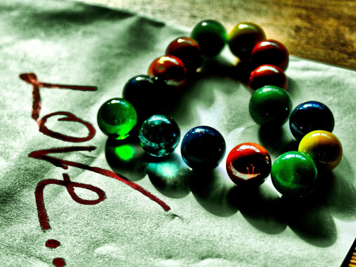 Сердце из стеклянных шариков