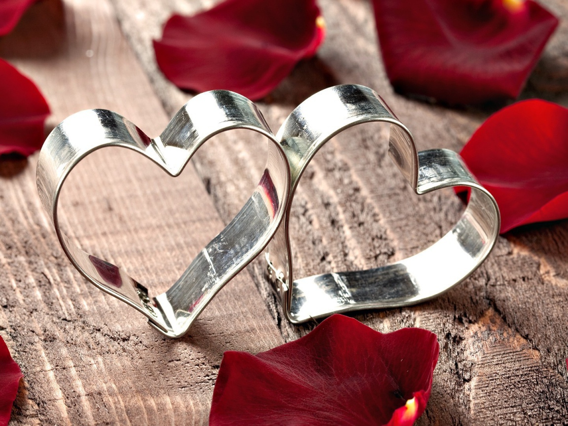 Две формочки для печенья в форме сердца