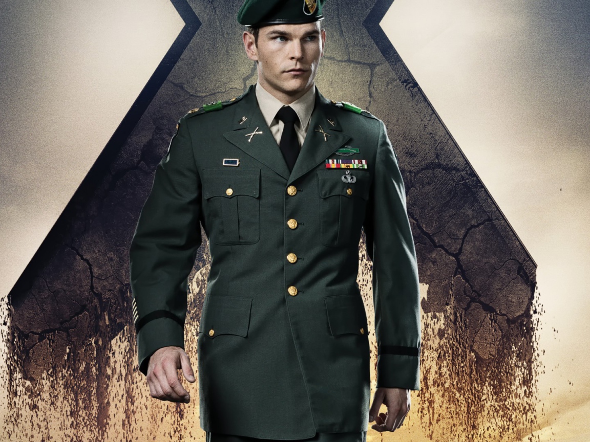 Мужчина в парадной военной форме