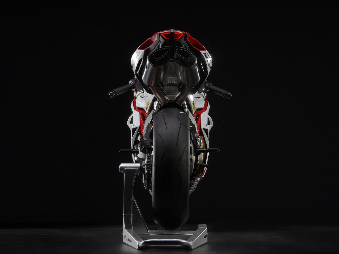 Вид сзади на мотоцикл MV Agusta F4 RC