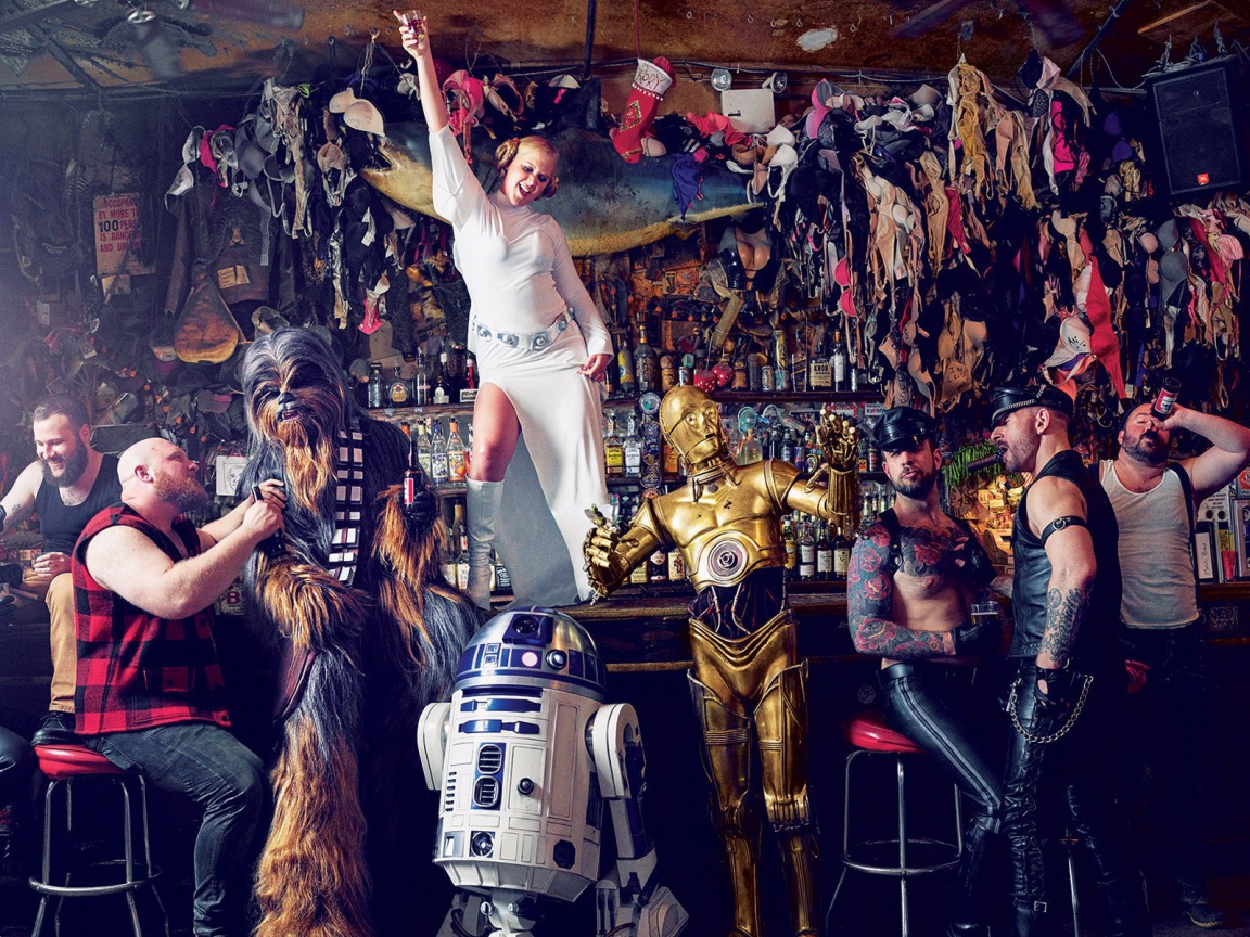 Герои культовых фильмов сидят в баре