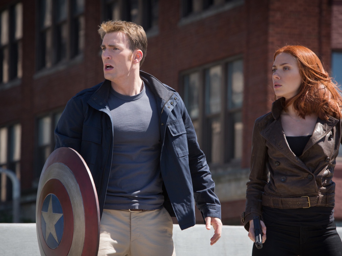 Скарлетт Йоханссон и Капитан Америка