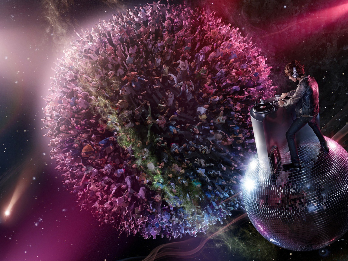 Диджей погрузил дискотеку в мир музыки