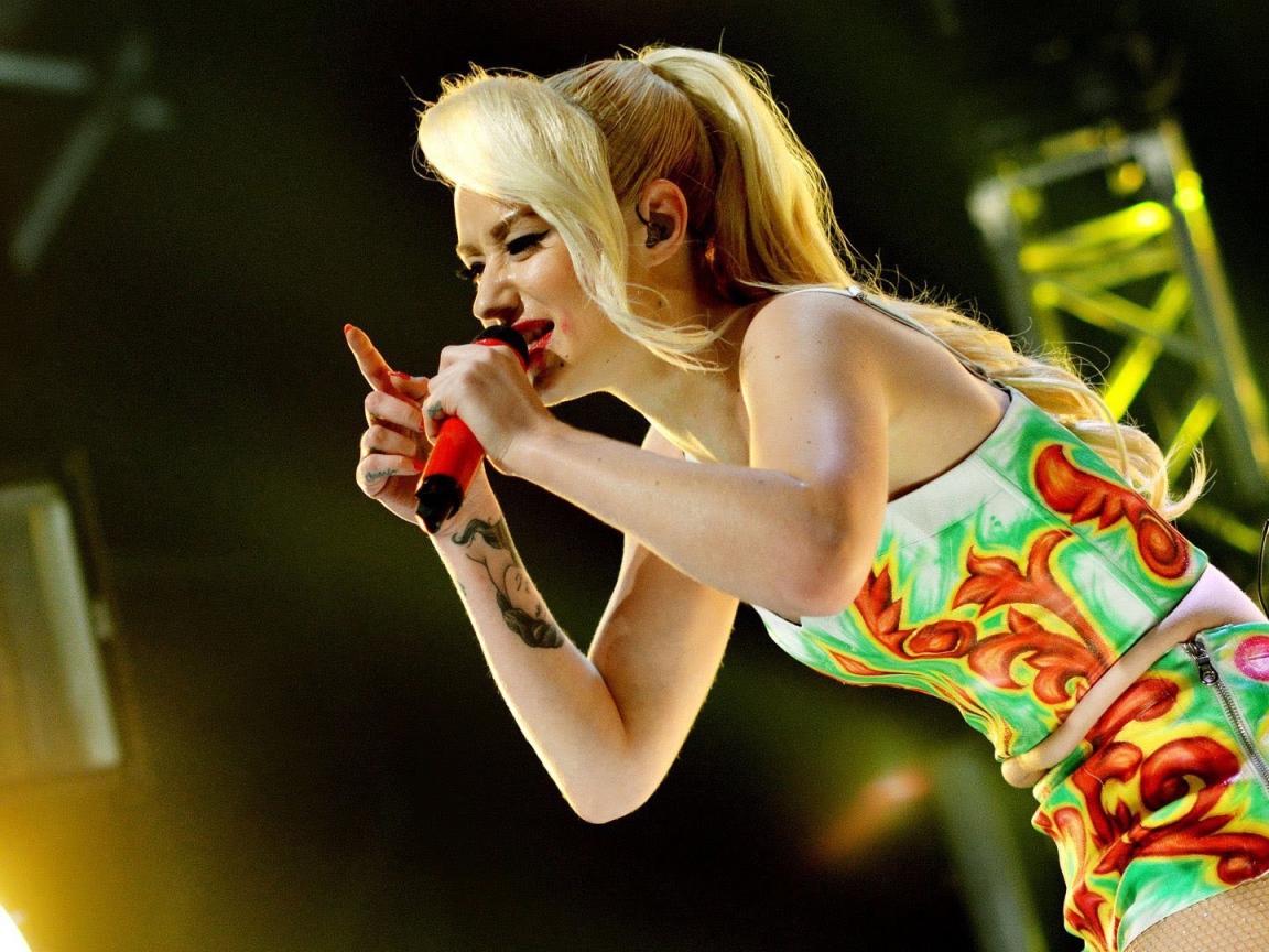 Игги Азалия на сцене