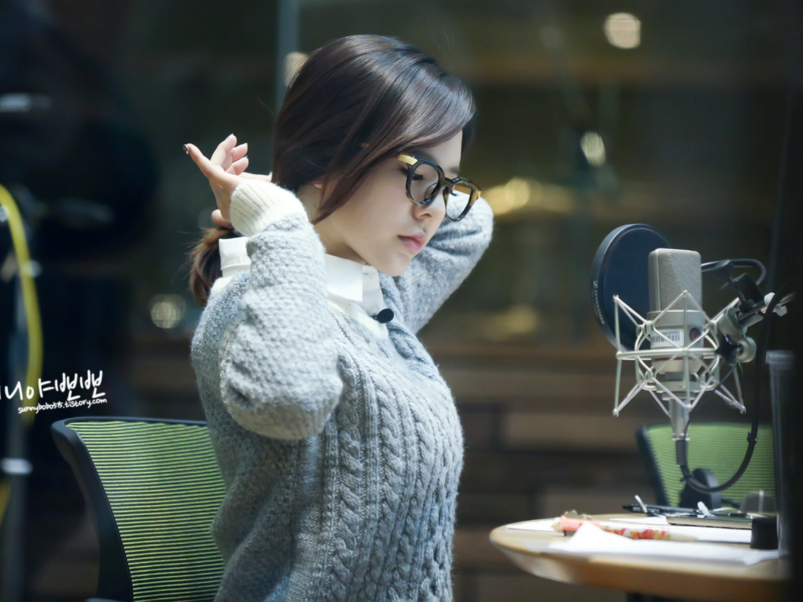 Певица у микрофона, Girls’ Generation