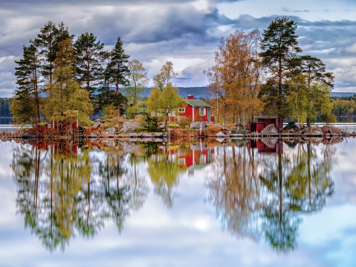 Жизнь на острове посреди озера