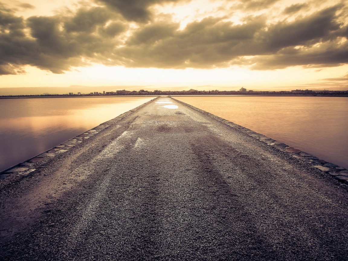 Дорога среди воды