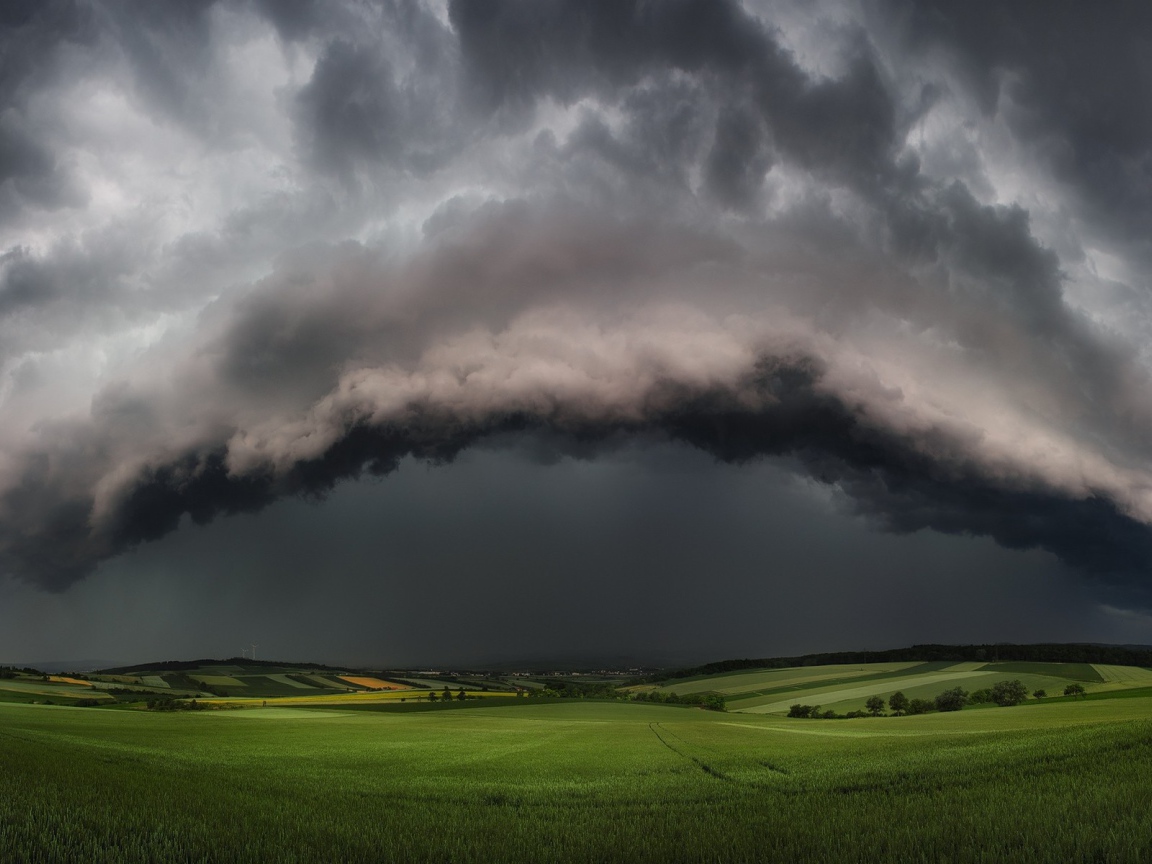 Черное облако супер шторма