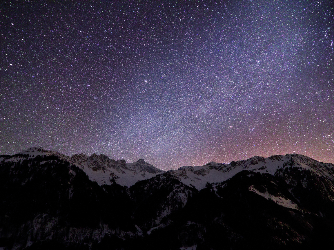 Млечный путь над снежными горами