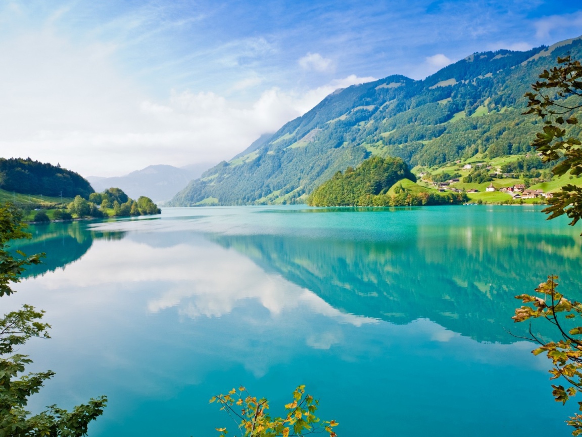 Бирюзовые воды горного озера