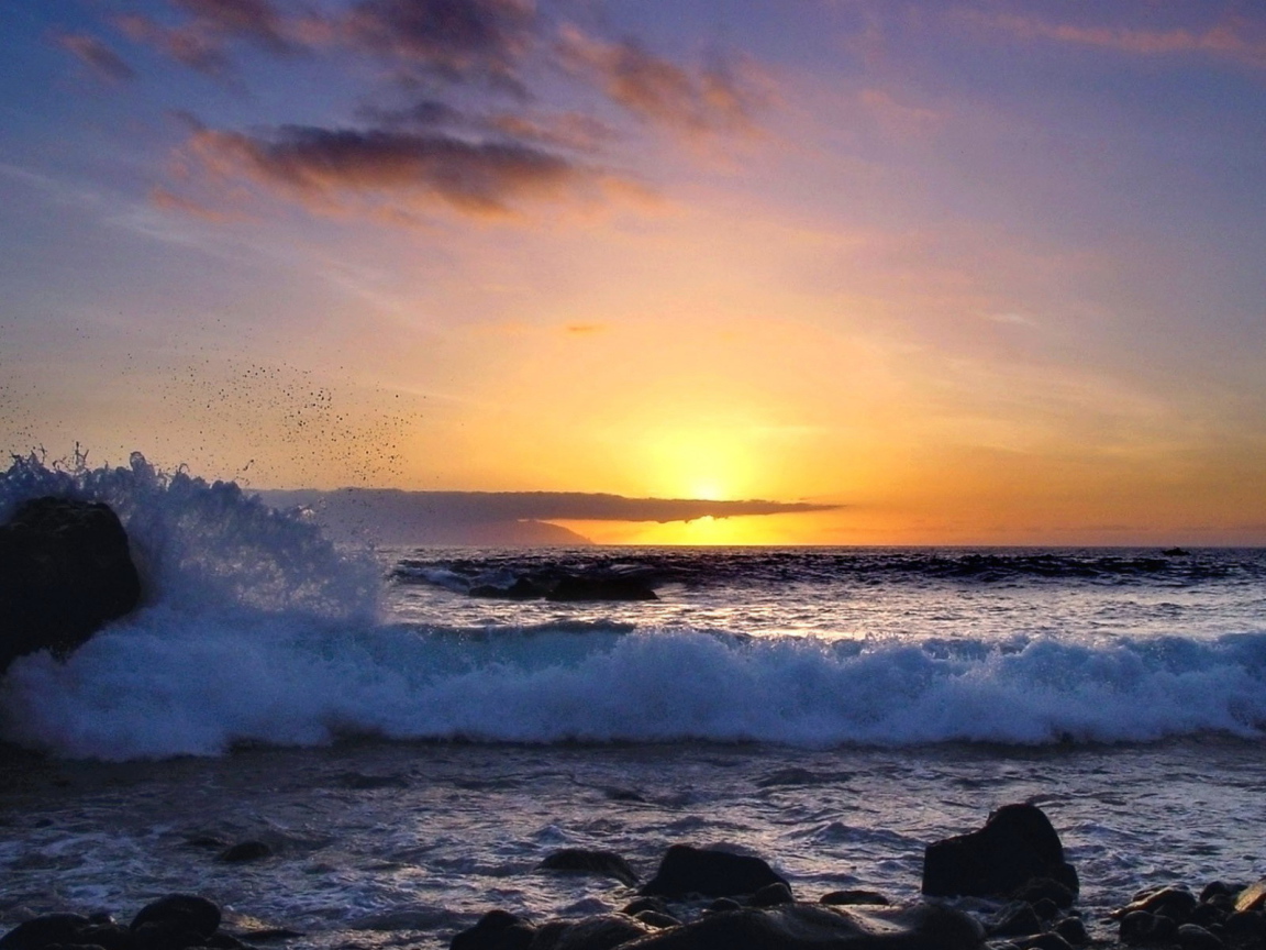 Большие волны на закате