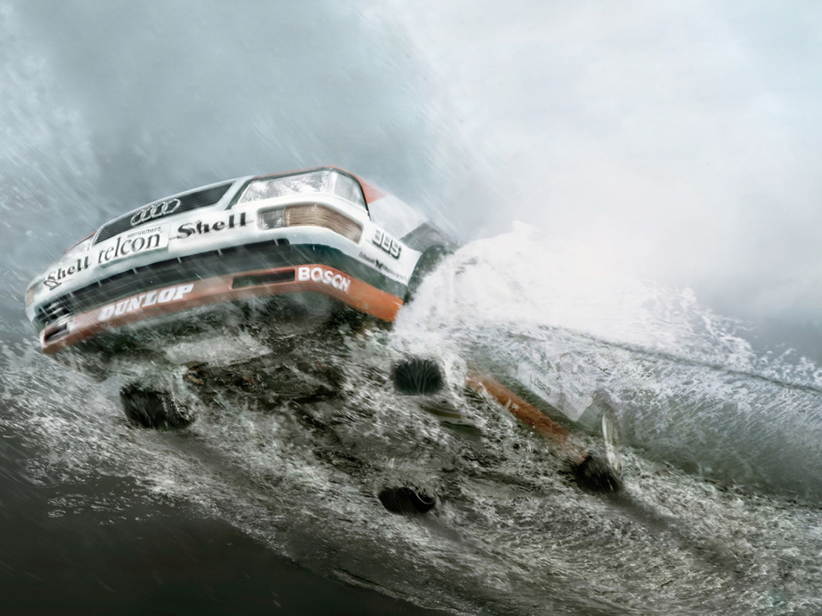 Катер на вершине волны