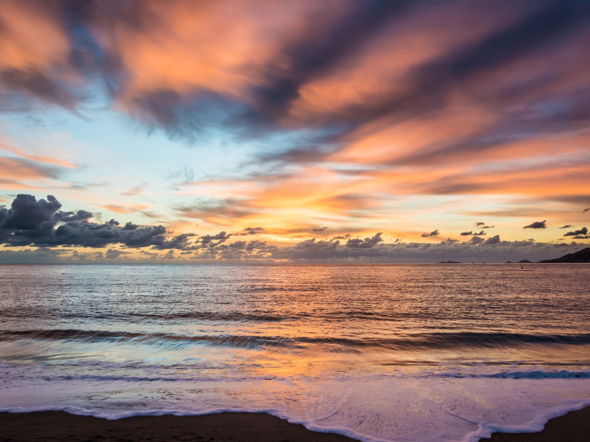 Закат на пляже Корсики