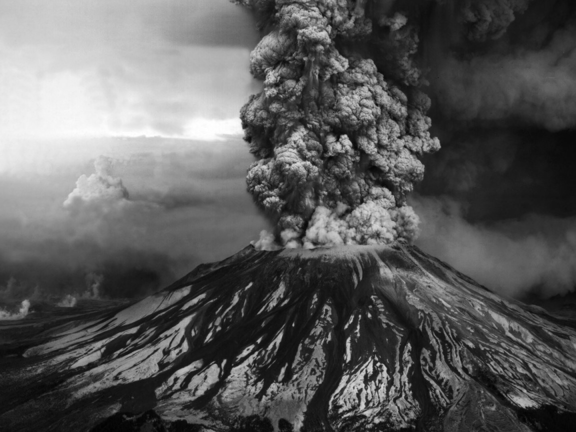 Черно белое фото извержения