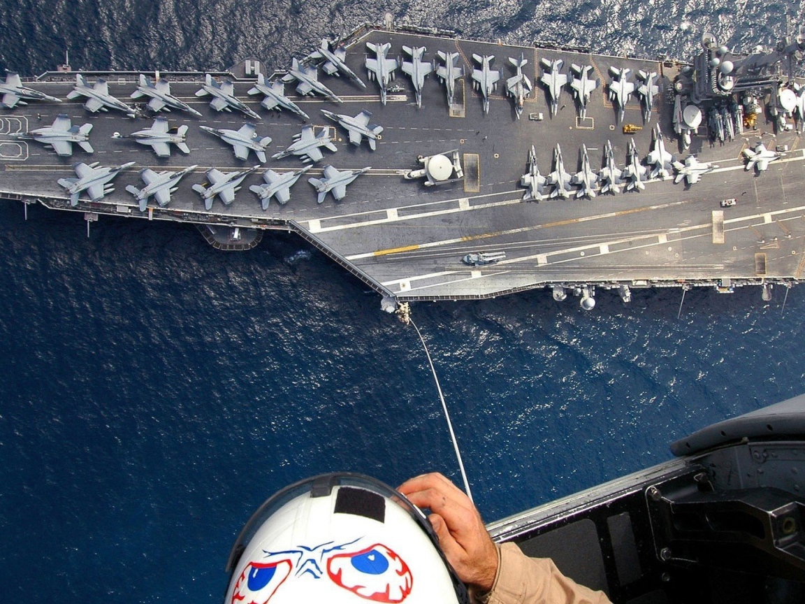 Американский авианосец Дуайт Эйзенхауэр