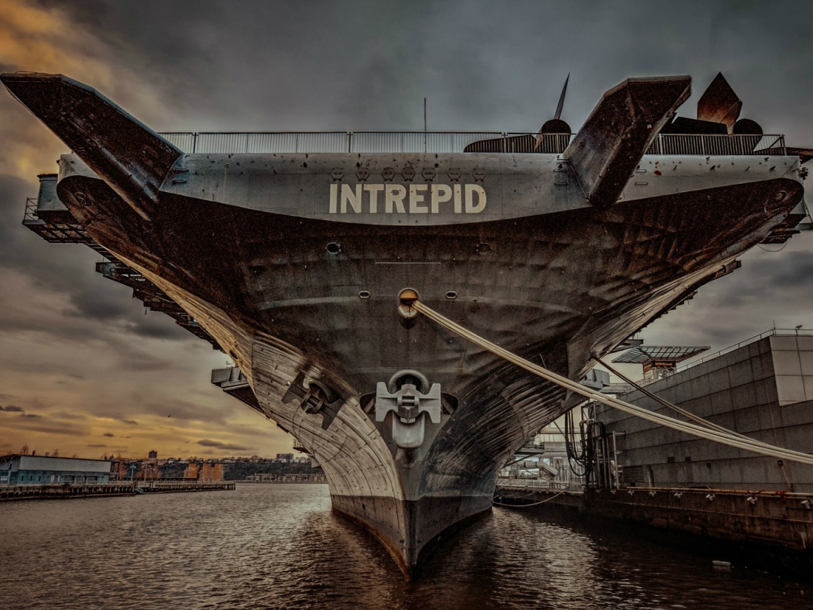 Американский авианосец Intrepid