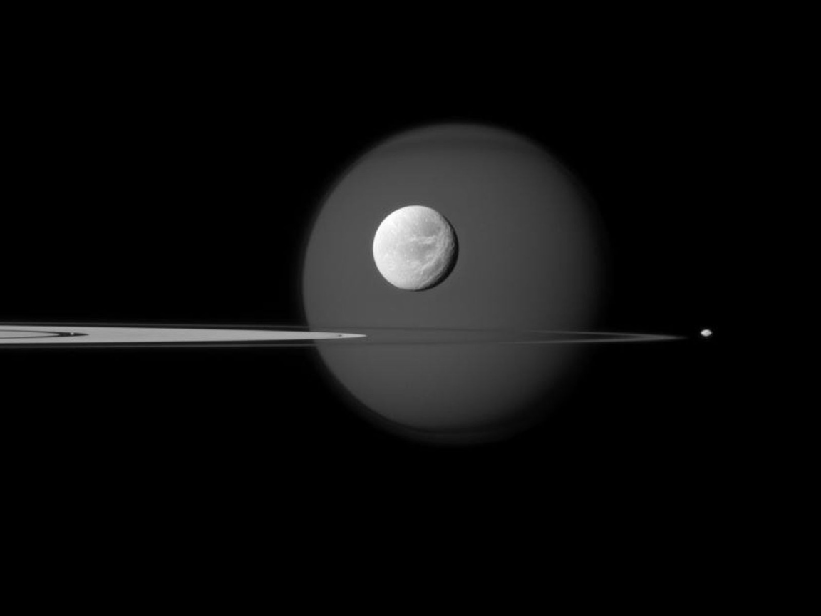 Спутники Сатурна Титан и Пандора