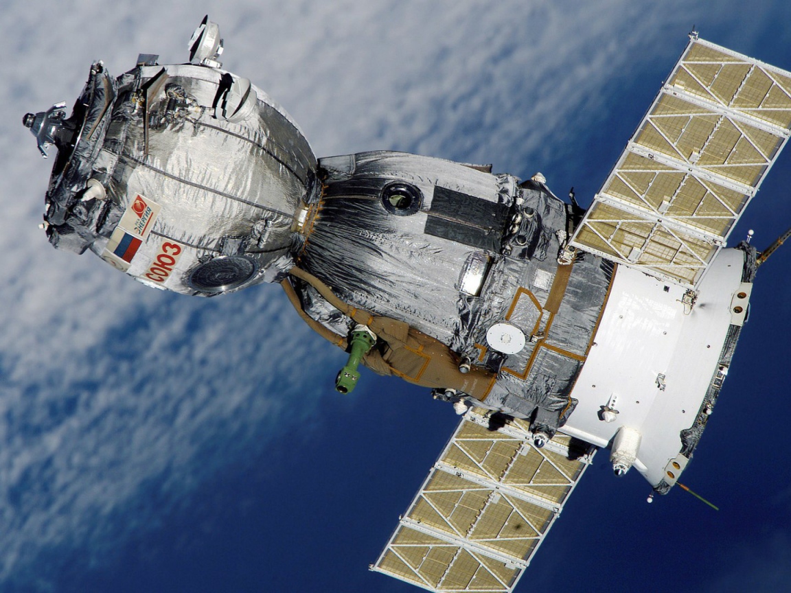 Союз ТМА-7 над Землей