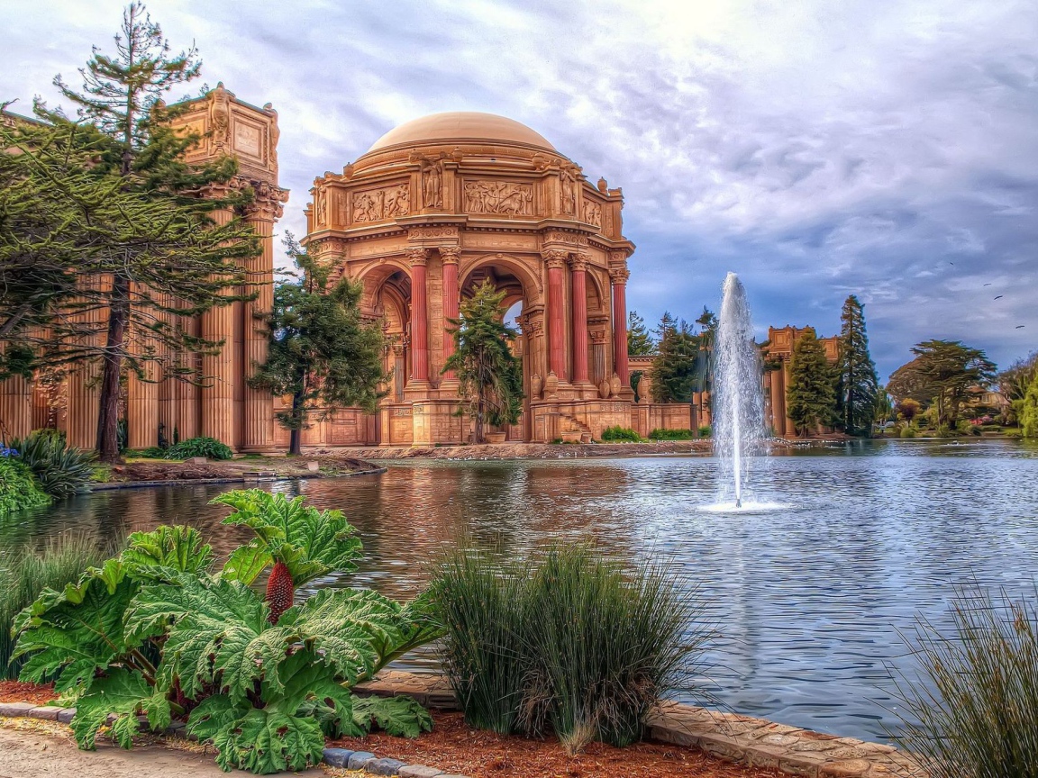 Величественные старинные сооружения