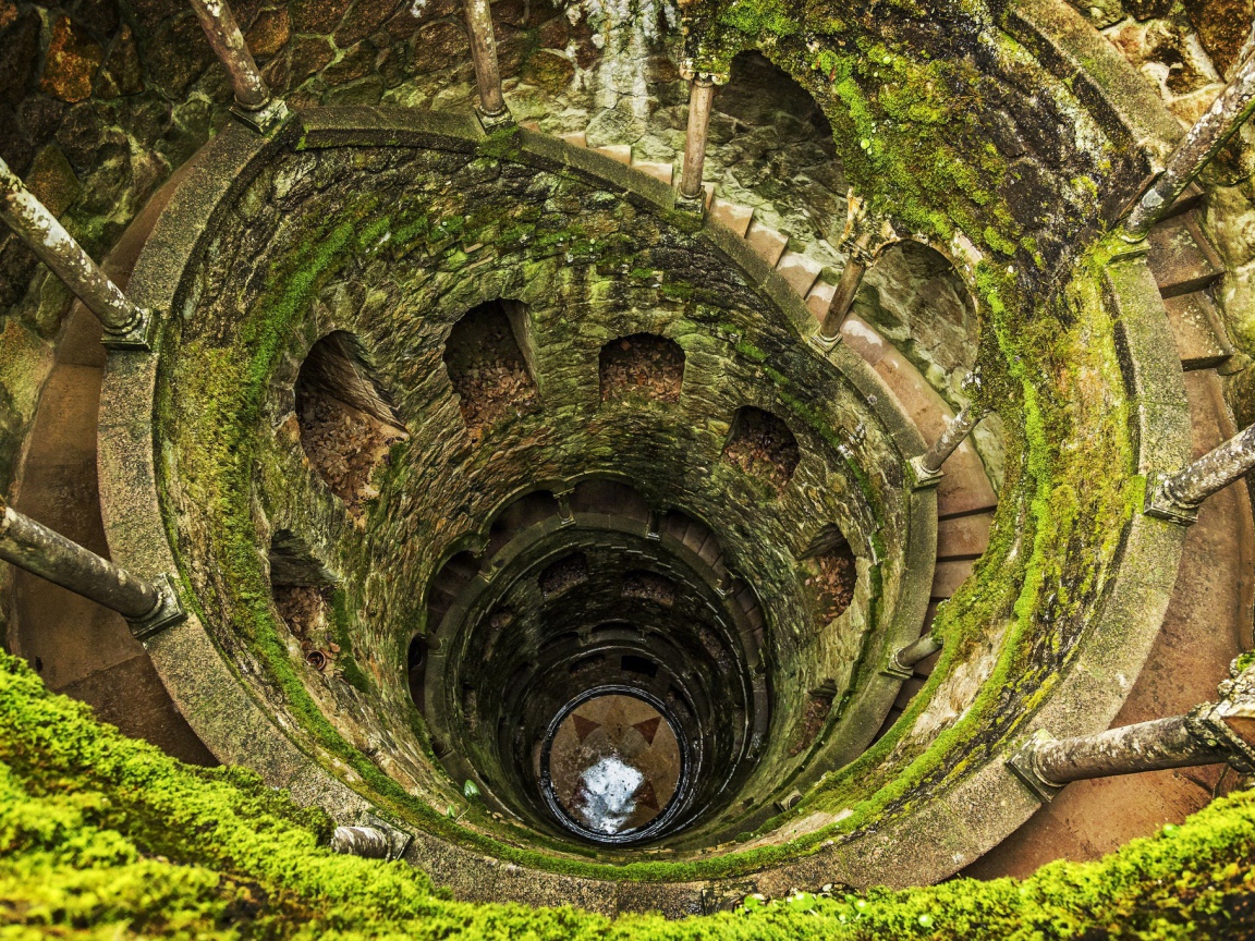 Башня выдолбленная в скале