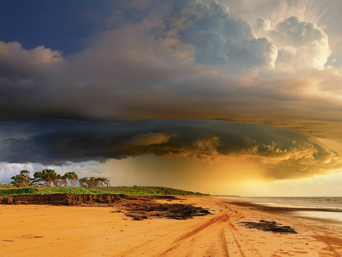 Тропический шторм в Австралии