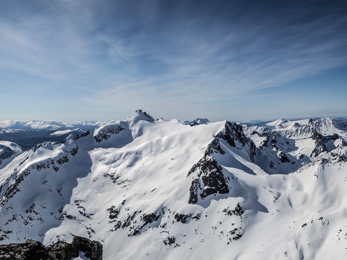 Заснеженные вершины гор в Норвегии