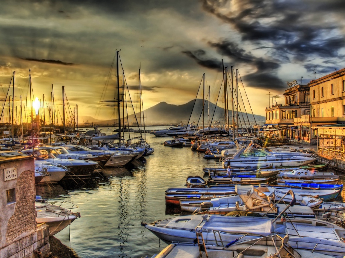 Лодки в порту, HDR фото