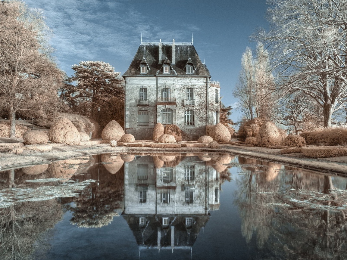 Сказочный замок зимой