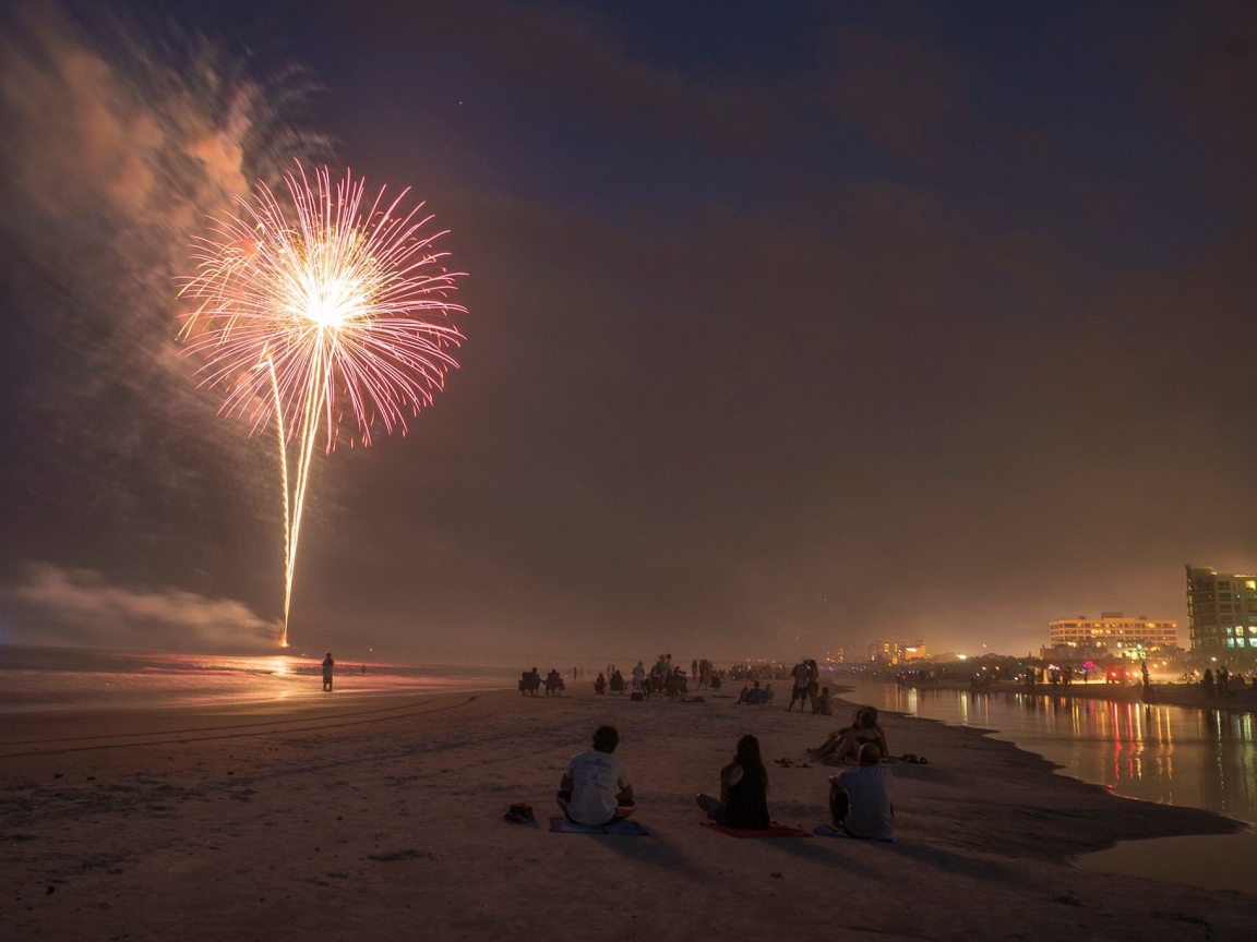 Фейерверк на пляже в Джэксонвилле, Флорида