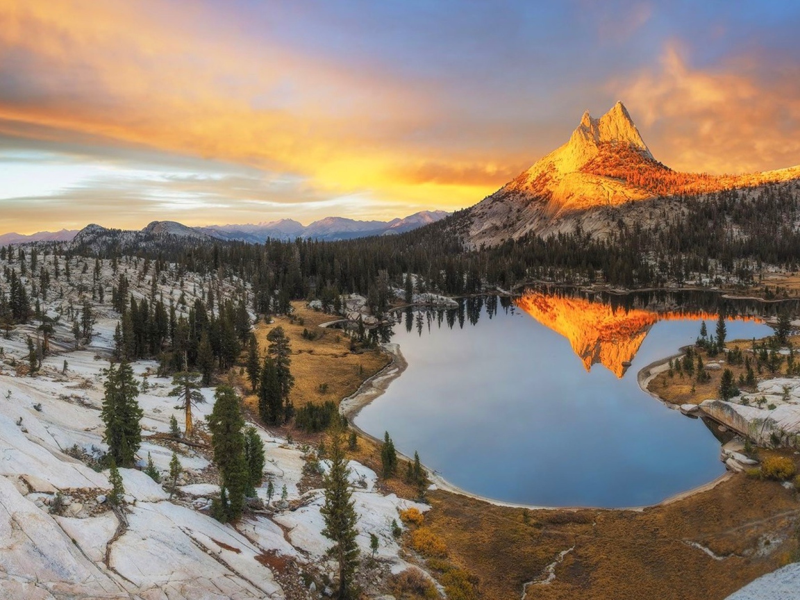 Золотая скала над озером, Калифорния