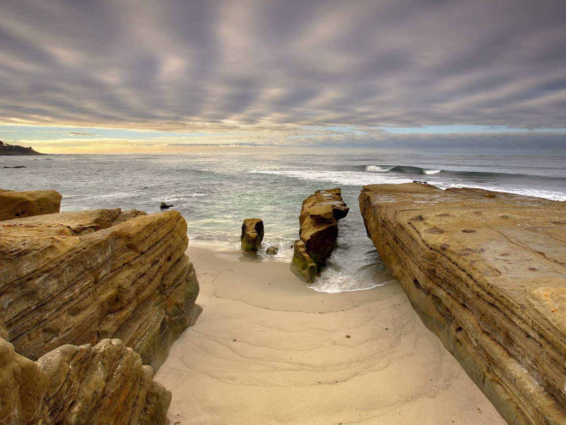 Скалистое побережье в Сан-Диего, США