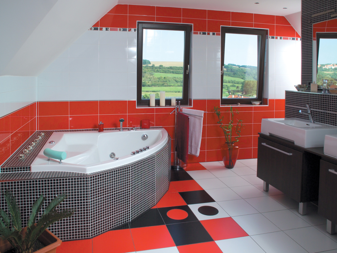 Красная плитка в ванной
