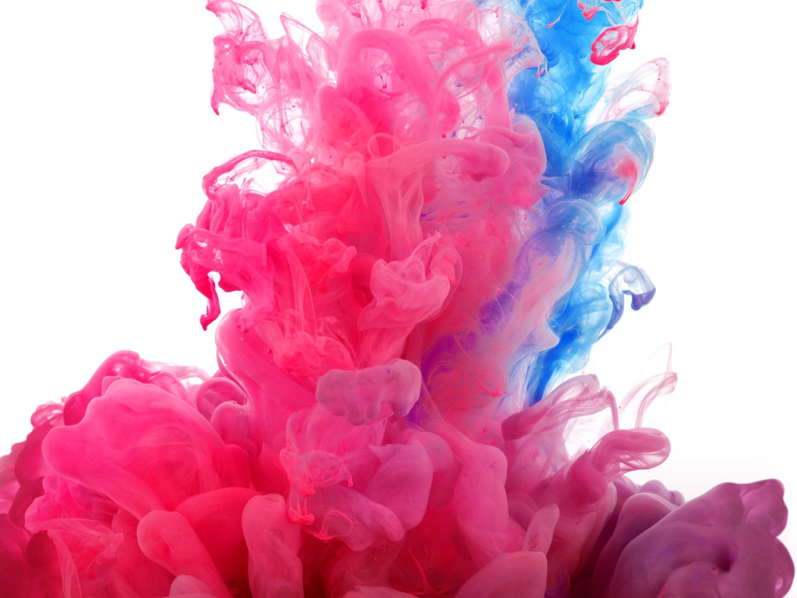 Разноцветный дым на белом фоне 