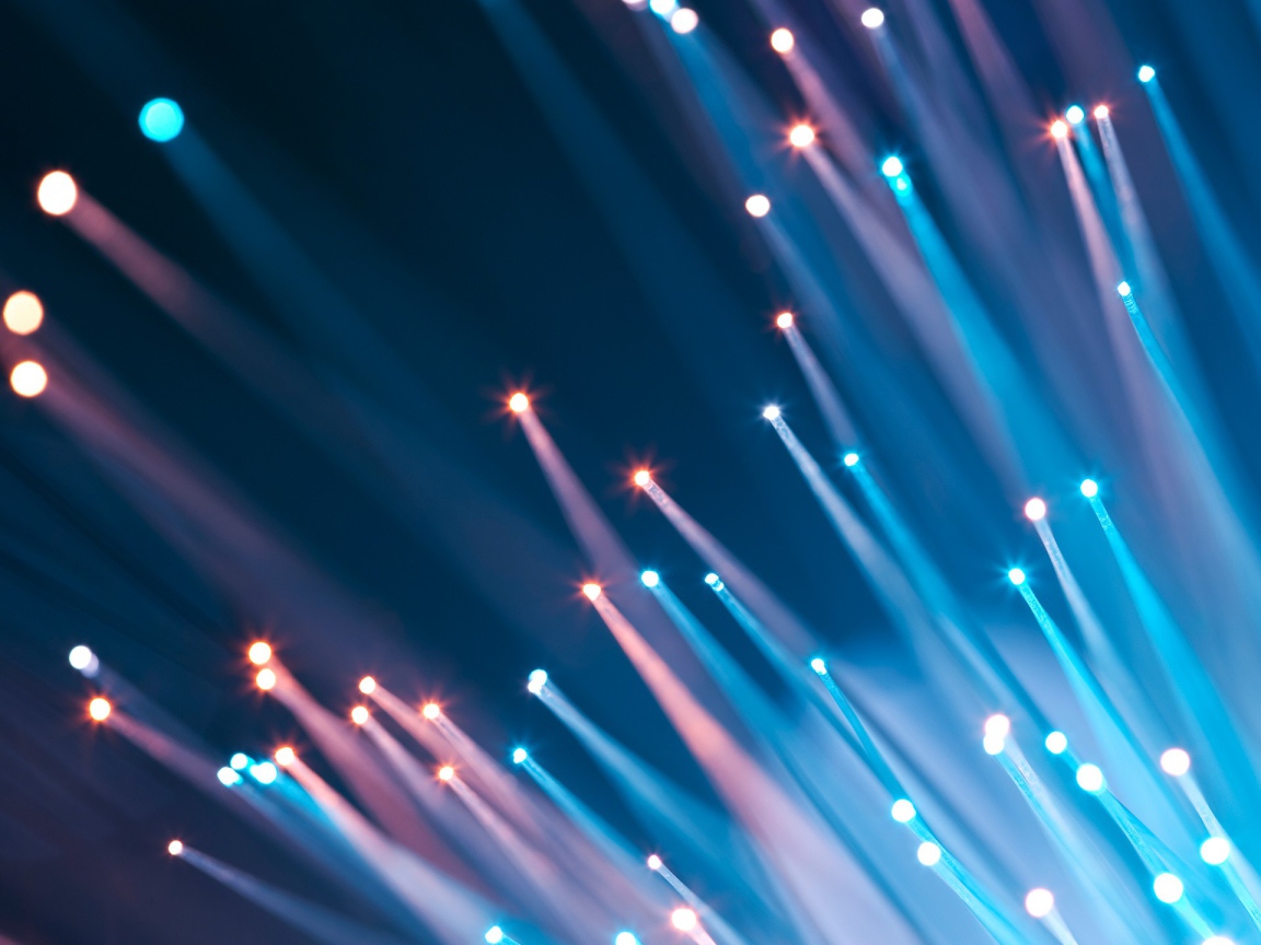 Светящиеся абстрактные разноцветные лучи 