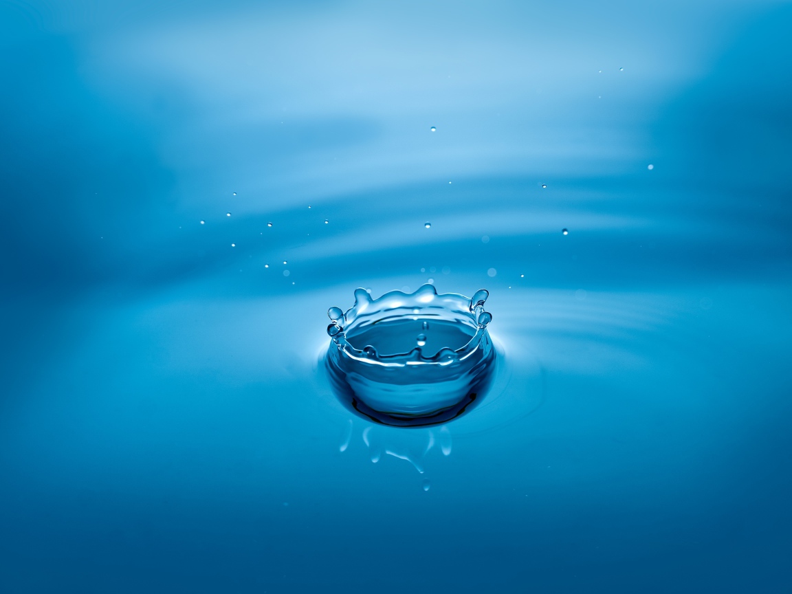 Брызги воды на голубом фоне 3д графика