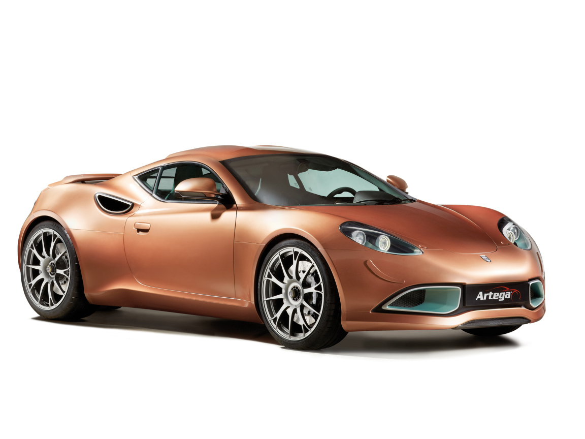 Коричневый автомобиль Artega Scalo на белом фоне 