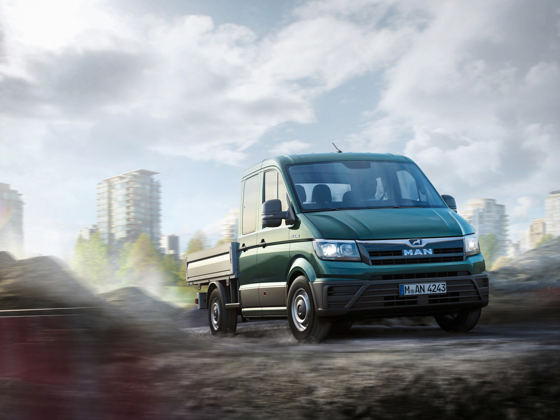 Зеленый пикап MAN TGE 3.140 Crew Cab, 2017 