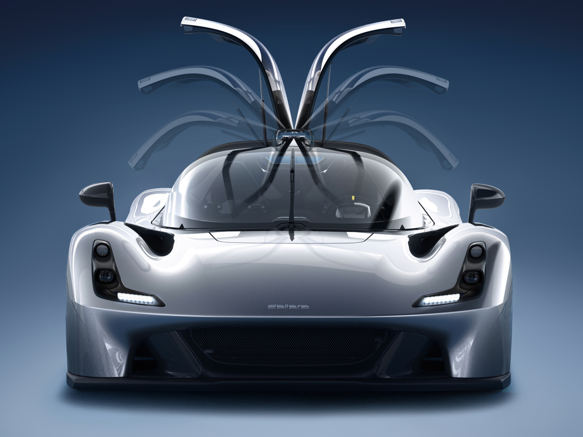 Серебристый автомобиль Dallara Stradale вид спереди