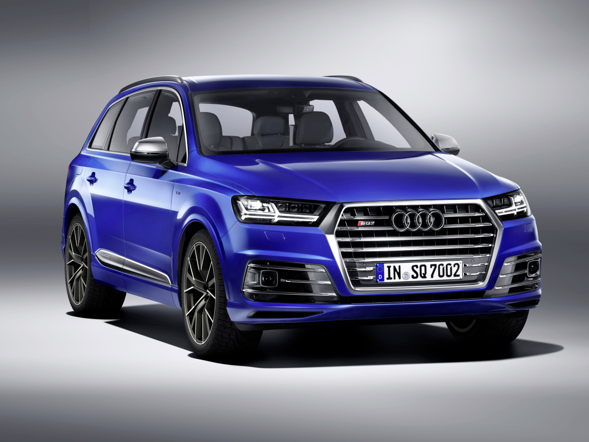 Синий автомобиль Audi  SQ7 