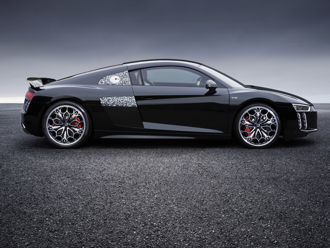 Стильный черный автомобиль Audi R8 V10 