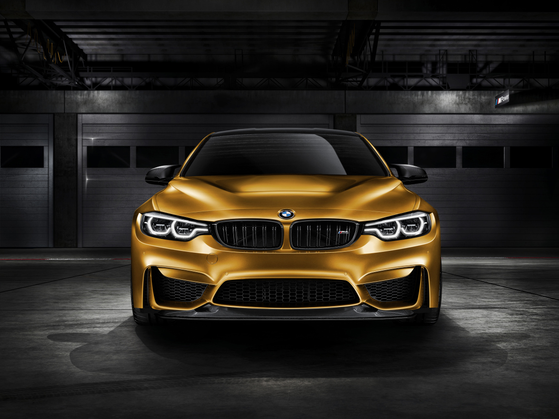 Автомобиль  BMW M4 GTS, 2018 вид спереди