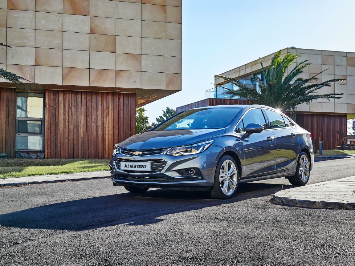 Автомобиль Chevrolet Cruze серебристого цвета 