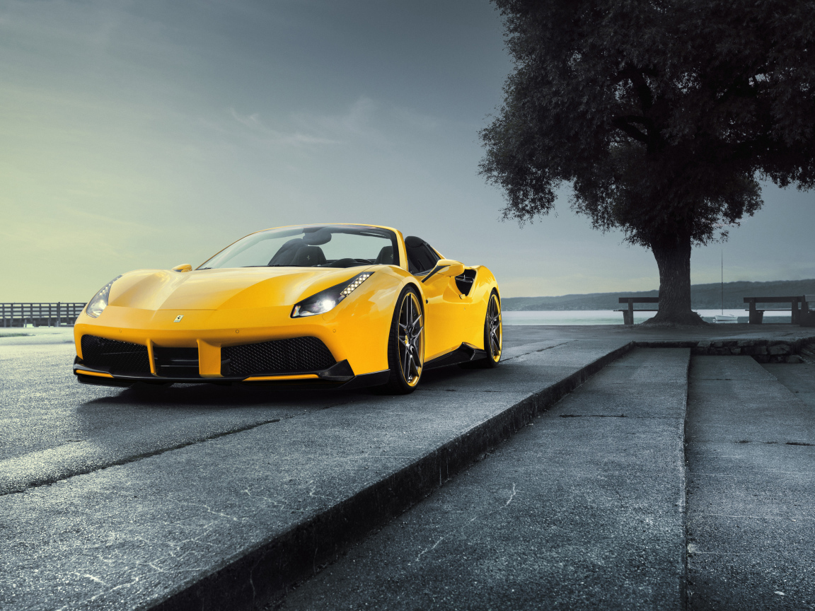 Желтый спортивный автомобиль Ferrari Spider Rosso Novitec 488 