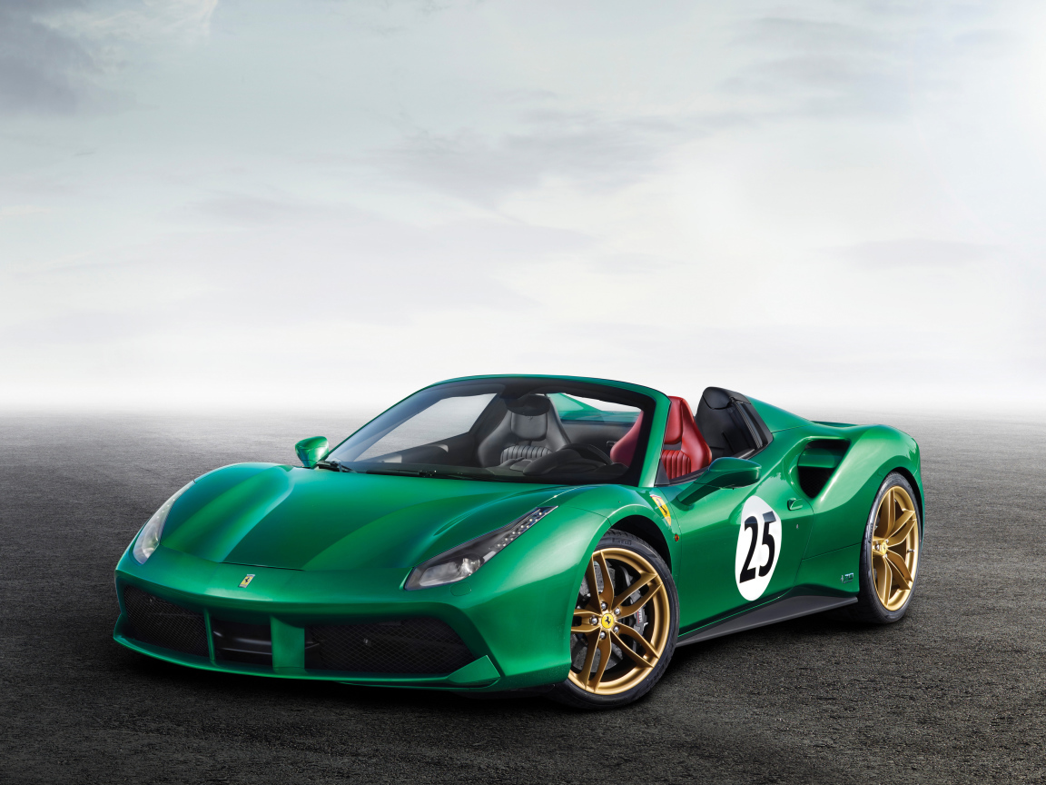 Зеленый спортивный автомобиль Ferrari 488 Spider, 2017