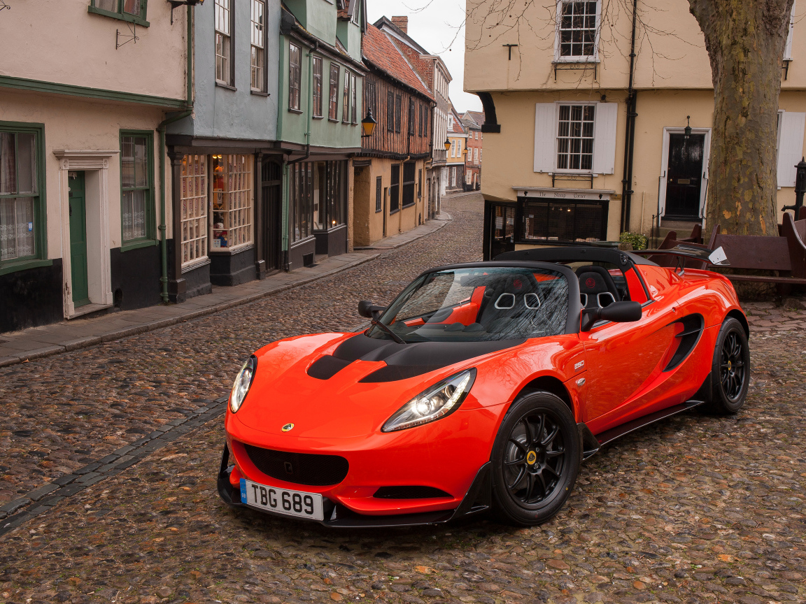 Красный автомобиль кабриолет Lotus Elise Cup 250