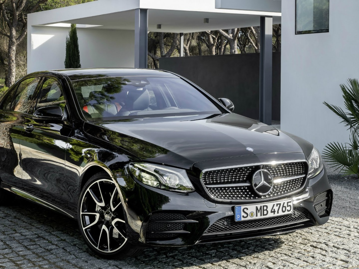 Черный Mercedes E43 AMG 4MATIC 2017 года 