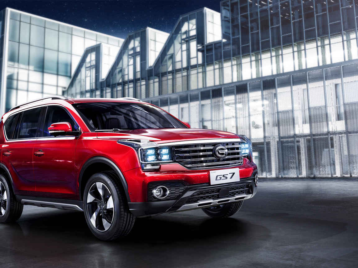 Красный автомобиль Trumpchi GS7